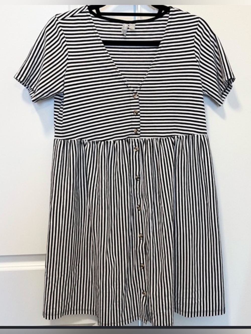 ASOS Black & White Striped V-Neck Button Front Smock/ Baby doll Dress (size 4) - Picture 4 of 4